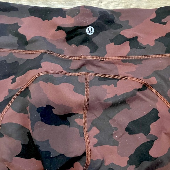 #1236 Lululemon camo Shorts size 8 - Picture 1 of 3